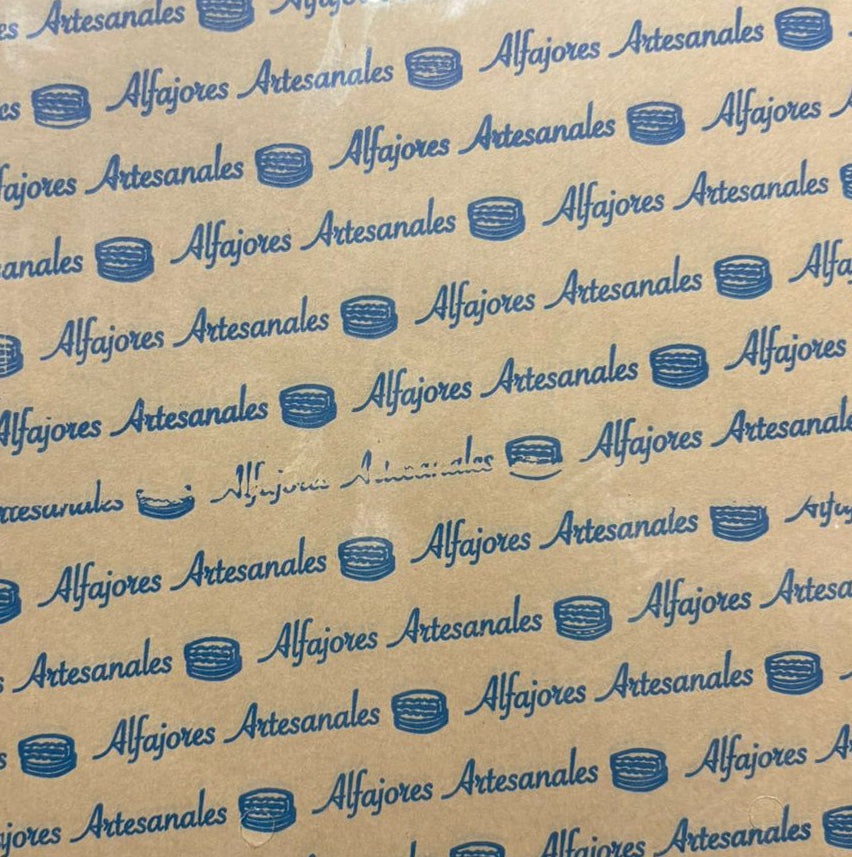 Papel para alfajor, Café letras azules 14x14 cm, 100 unidades