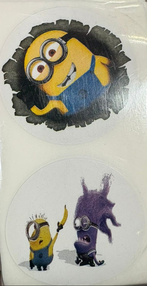 Stickers Minions 100 un surtidos 4x4 cm