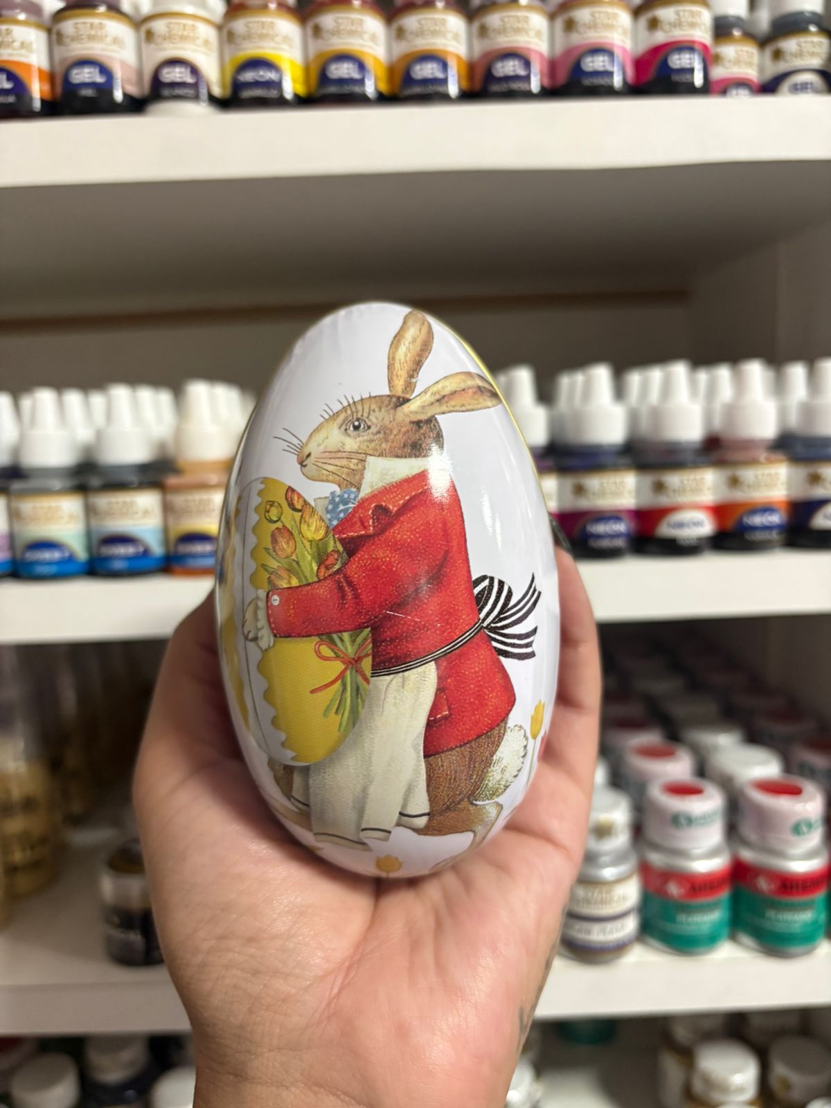 Huevos de pascua metálicos