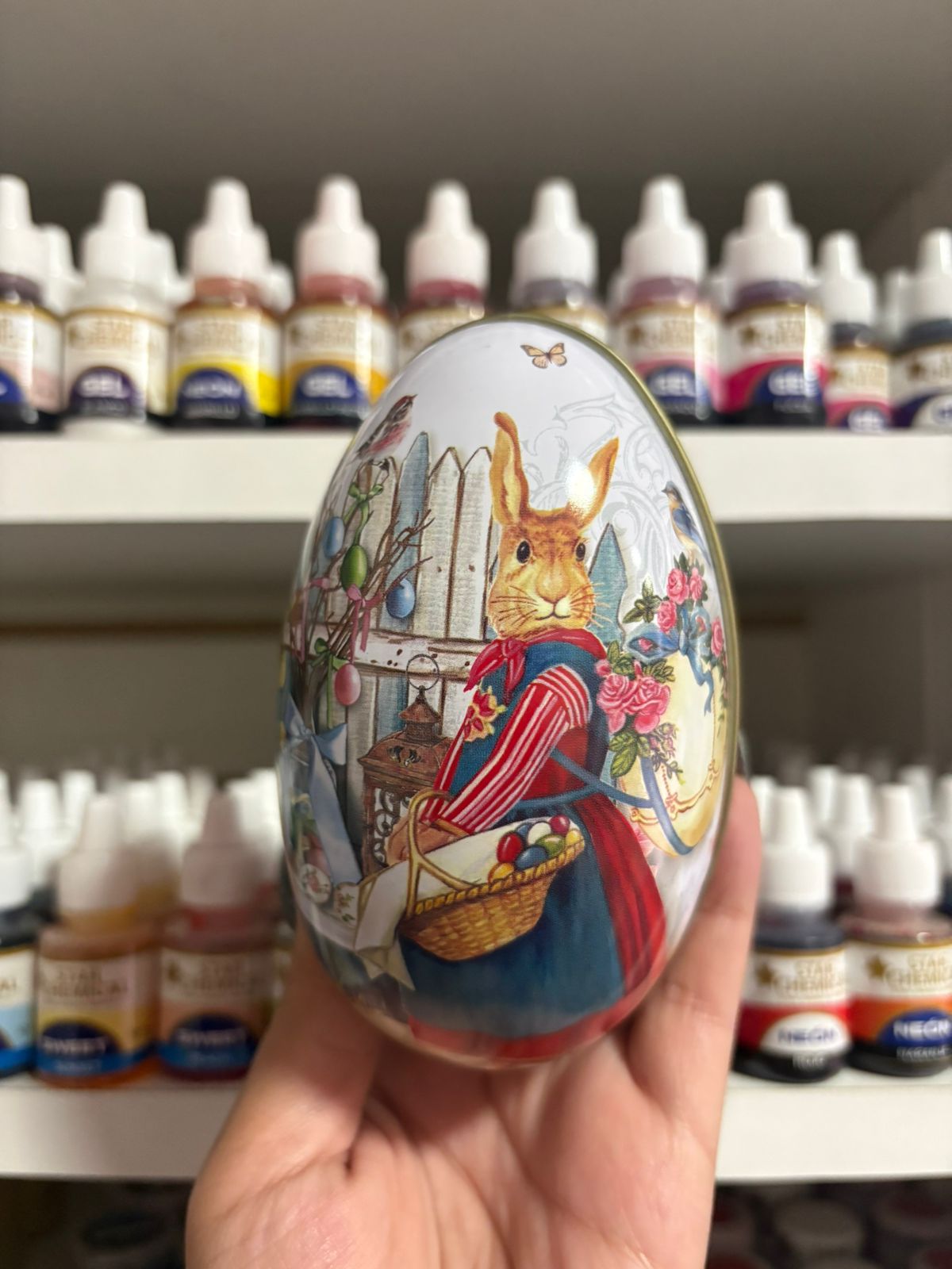 Huevos de pascua metálicos